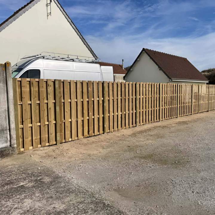 Pose de clôtures et d'autres travaux d'aménagement